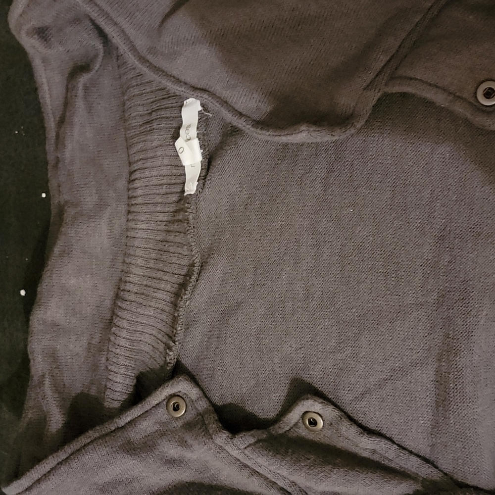 Quarter sleeve cardigan
